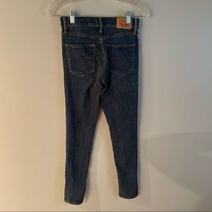 Levi’s 311 shaping skinny jeans  size 25
